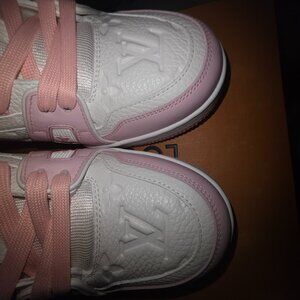 LV TRAINERS,WOMEN'S PINK &WHITE NEVER WORN!!
